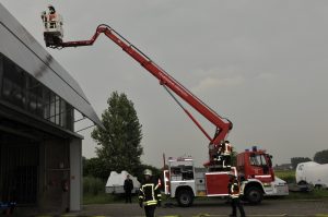 Feuerwehrübung auf dem Flugplatz