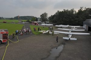 Feuerwehrübung auf dem Flugplatz