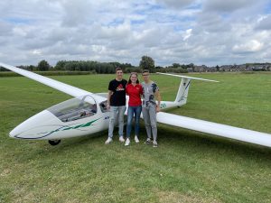 Erfolgreiches Prüfungswochenende für vier junge Piloten